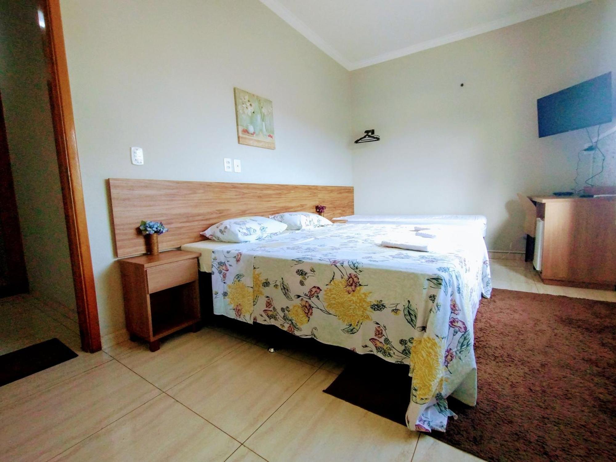 Pouso Oliveira Suites São João Batista do Glória エクステリア 写真